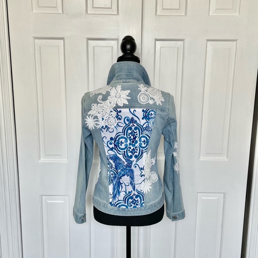 Chico’s Embroidered Jean Jacket💙NWOT💙 - Picture 2 of 9